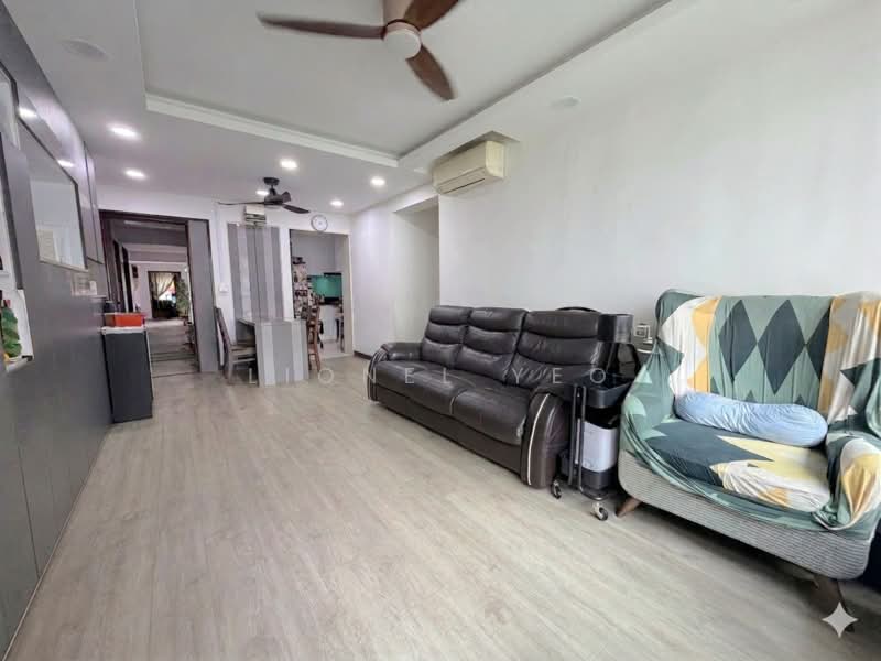 56 Teban Gardens Road, 56 Teban Gardens Road, 3 Bedrooms, 990 sqft, HDB Flat For Sale, by Lionel Yeo, 500142368 - Living Room - PropertyGuru.com.sg