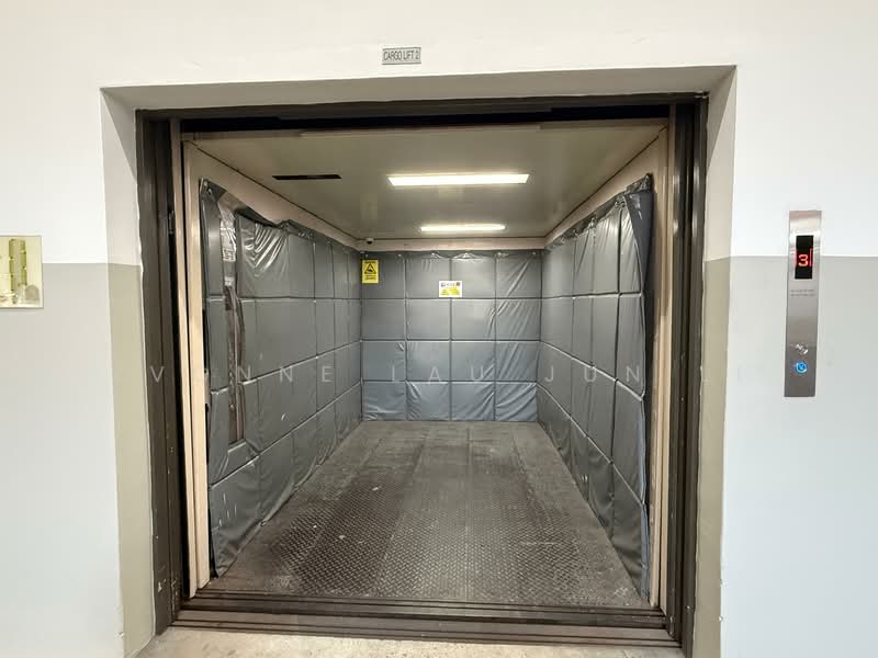 Unity Centre, 51 Bukit Batok Crescent, 3,681 sqft, Light Industrial (B1) For Sale, by Yvonne Lau Jun Li, 500142374 - Interior - CommercialGuru.com.sg