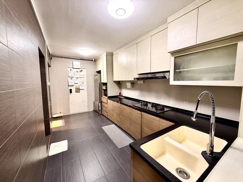 966 Hougang Avenue 9, 966 Hougang Avenue 9, 3 Bedrooms, 1,238 sqft, HDB Flat For Sale, by Ayoob Marican, 500142380 - Kitchen - PropertyGuru.com.sg