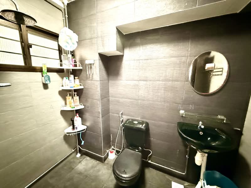 966 Hougang Avenue 9, 966 Hougang Avenue 9, 3 Bedrooms, 1,238 sqft, HDB Flat For Sale, by Ayoob Marican, 500142380 - Bathroom - PropertyGuru.com.sg