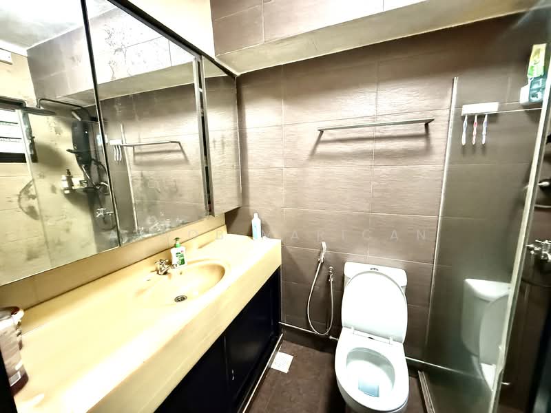 966 Hougang Avenue 9, 966 Hougang Avenue 9, 3 Bedrooms, 1,238 sqft, HDB Flat For Sale, by Ayoob Marican, 500142380 - Bathroom - PropertyGuru.com.sg