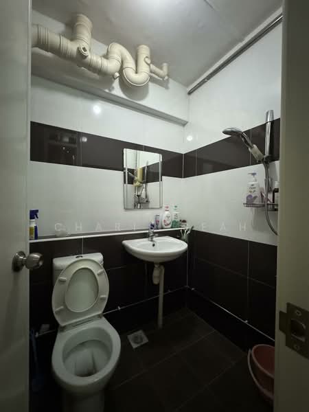 743 Woodlands Circle, 743 Woodlands Circle, 3 Bedrooms, 980 sqft, HDB Flat For Sale, by Charis Seah, 500142398 - Bathroom - PropertyGuru.com.sg