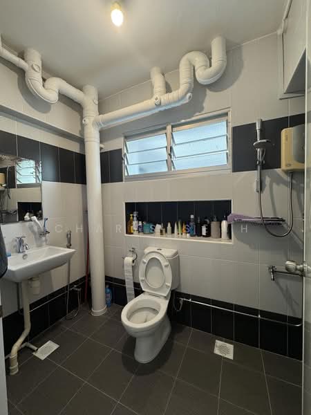 743 Woodlands Circle, 743 Woodlands Circle, 3 Bedrooms, 980 sqft, HDB Flat For Sale, by Charis Seah, 500142398 - Master Bathroom - PropertyGuru.com.sg