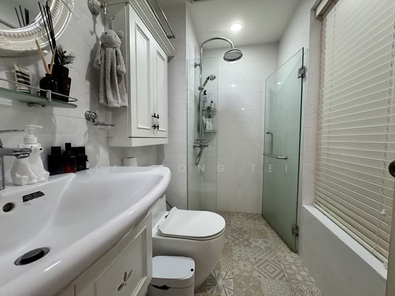 Le Hill, 44 Pasir Panjang Hill, 3 Bedrooms, 1,206 sqft, Condominium For Sale, by Lai Kong Fei, 500142404 - Bathroom - PropertyGuru.com.sg