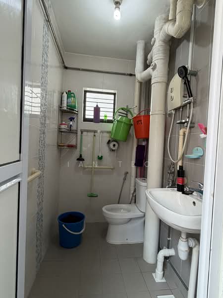 474 Jurong West Street 41, 474 Jurong West Street 41, Room Rental, 200 sqft, HDB Flat For Rent, by Ian Teo, 500142418 - Bathroom - PropertyGuru.com.sg