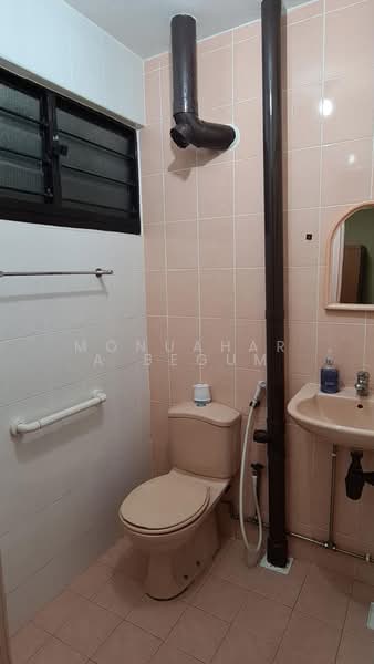 424 Bedok North Avenue 1, 424 Bedok North Avenue 1, 2 Bedrooms, 678 sqft, HDB Flat For Rent, by Monuahara Begum, 500142424 - Bathroom - PropertyGuru.com.sg