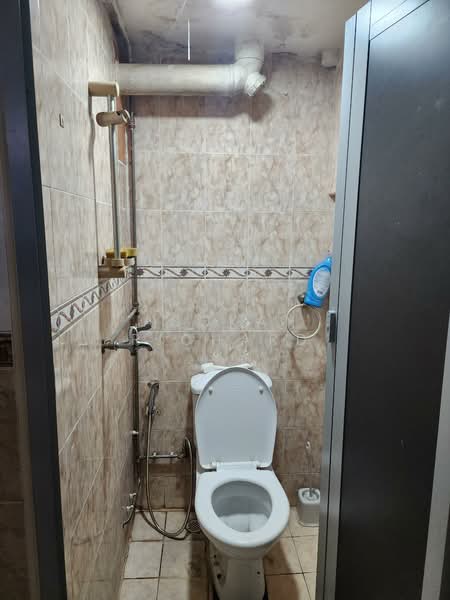 33 Teban Gardens Road, 33 Teban Gardens Road, 2 Bedrooms, 681 sqft, HDB Flat For Rent, by Asokan Richard, 500142433 - Bathroom - PropertyGuru.com.sg