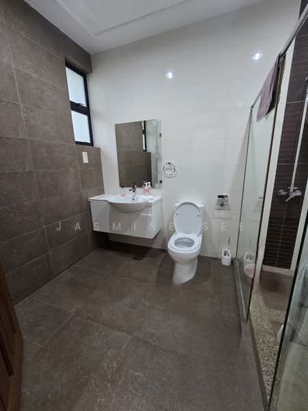 King Albert Park, KING ALBERT PARK, 6 Bedrooms, 7,000 sqft, Good Class Bungalow For Rent, by Jasmine See, 500142436 - Bathroom - PropertyGuru.com.sg