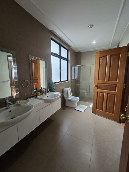King Albert Park, KING ALBERT PARK, 6 Bedrooms, 7,000 sqft, Good Class Bungalow For Rent, by Jasmine See, 500142436 - Bathroom - PropertyGuru.com.sg