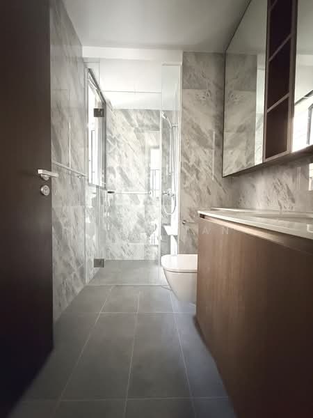 The Watergardens at Canberra, 51 Canberra Drive, 3 Bedrooms, 1,109 sqft, Condominium For Sale, by Nigel Tan, 500142437 - Common Bath - PropertyGuru.com.sg