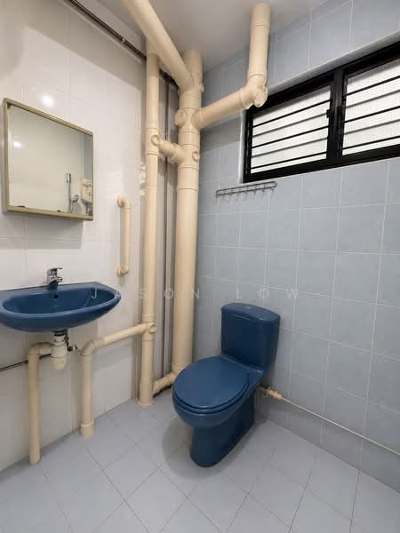 238 Serangoon Avenue 2, 238 Serangoon Avenue 2, 3 Bedrooms, 904 sqft, HDB Flat For Sale, by Jason Low, 500142438 - Bathroom - PropertyGuru.com.sg