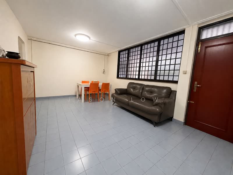 238 Serangoon Avenue 2, 238 Serangoon Avenue 2, 3 Bedrooms, 904 sqft, HDB Flat For Sale, by Jason Low, 500142438 - Living Room - PropertyGuru.com.sg