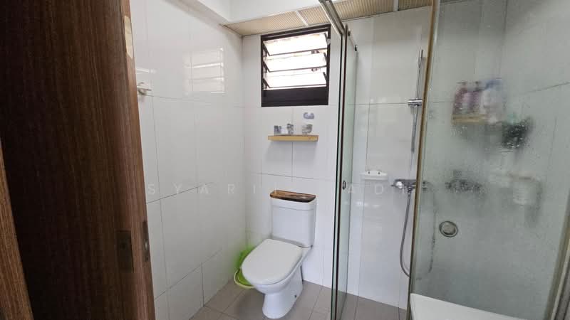 467C Bukit Batok West Avenue 9, 467C Bukit Batok West Avenue 9, 2 Bedrooms, 732 sqft, HDB Flat For Sale, by Syarif Hadi, 500142443 - Bathroom - PropertyGuru.com.sg