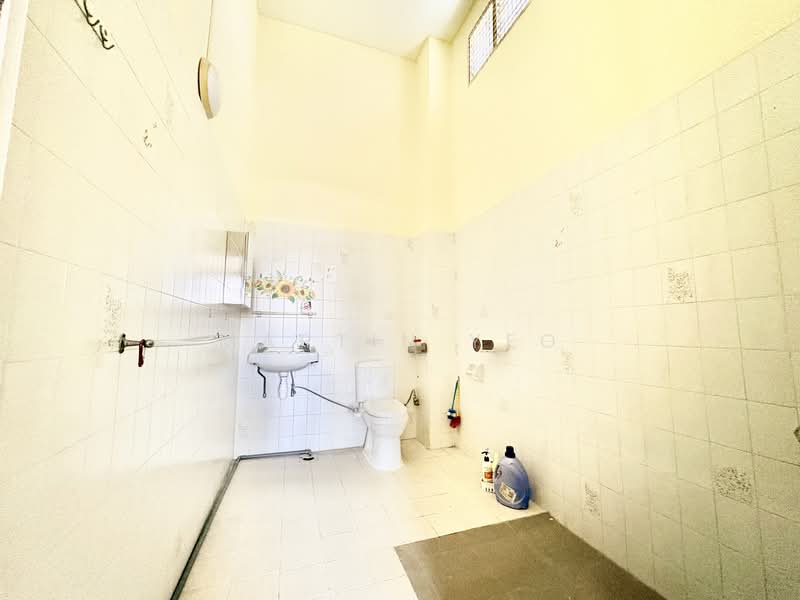 999 Years Like Freehold East Coast Road D15 Frankel Estate 1485 Sqft 3 Bed 4 Bed Siglap Walk up, East Coast Road, 3 Bedrooms, 1,485 sqft, Shophouse For Sale, by Martin Yeo, 500142477 - Bathroom - PropertyGuru.com.sg