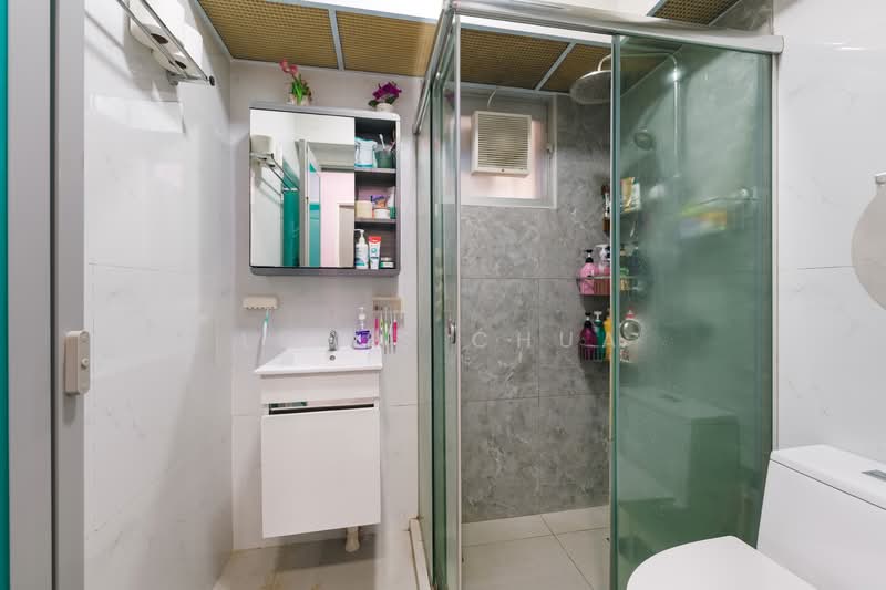312C Clementi Avenue 4, 312C Clementi Avenue 4, 3 Bedrooms, 1,001 sqft, HDB Flat For Sale, by Lewis Chua, 500142484 - Bathroom - PropertyGuru.com.sg