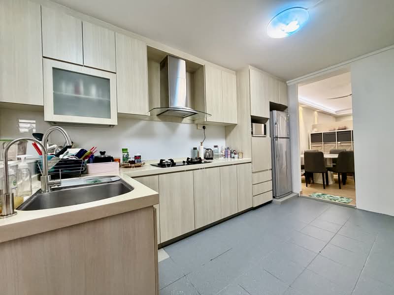 367 Bukit Batok Street 31, 367 Bukit Batok Street 31, 2 Bedrooms, 732 sqft, HDB Flat For Sale, by Kalvin Lai, 500142499 - Kitchen - PropertyGuru.com.sg