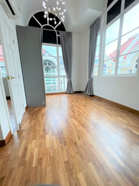 Burgundy drive, , 5 Bedrooms, 3,500 sqft, Semi-Detached House For Sale, by Ben Lee, 500142515 - PropertyGuru.com.sg