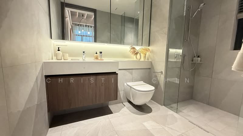 CHEAP!!FREEHOLD!!NEAR MRT!! MINS TO CBD, , 3 Bedrooms, 969 sqft, Condominium For Sale, by Christine Chin, 500142516 - Bathroom - PropertyGuru.com.sg