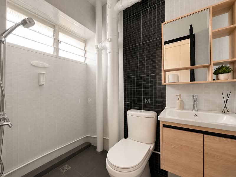 443 Choa Chu Kang Avenue 4, 443 Choa Chu Kang Avenue 4, 3 Bedrooms, 969 sqft, HDB Flat For Sale, by Iris Lim, 500142522 - Bathroom in kitchen  - PropertyGuru.com.sg