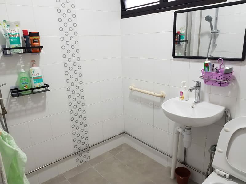 268 Bukit Batok East Avenue 4, 268 Bukit Batok East Avenue 4, Room Rental, 100 sqft, HDB Flat For Rent, by Eddie Goh, 500142525 - Bathroom - PropertyGuru.com.sg