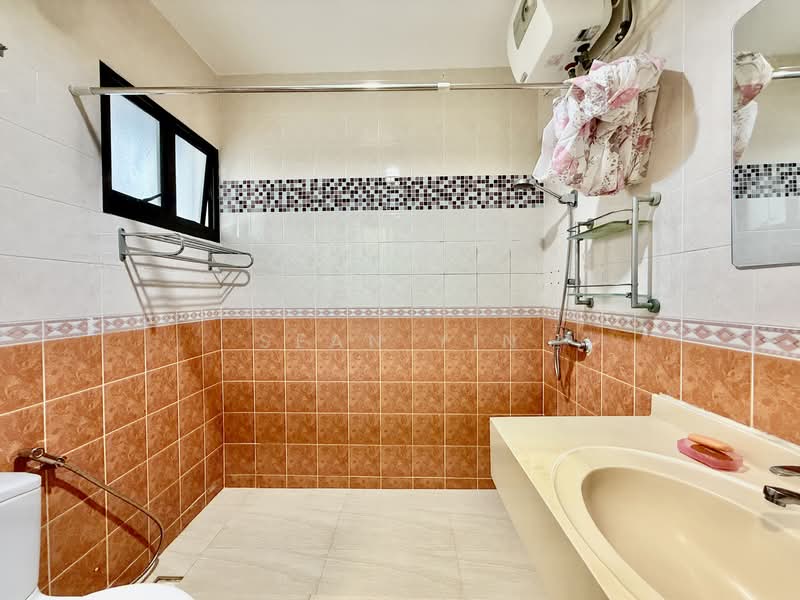 309D Anchorvale Road, 309D Anchorvale Road, 3 Bedrooms, 1,195 sqft, HDB Flat For Sale, by Sean Yin, 500142526 - Bathroom - PropertyGuru.com.sg