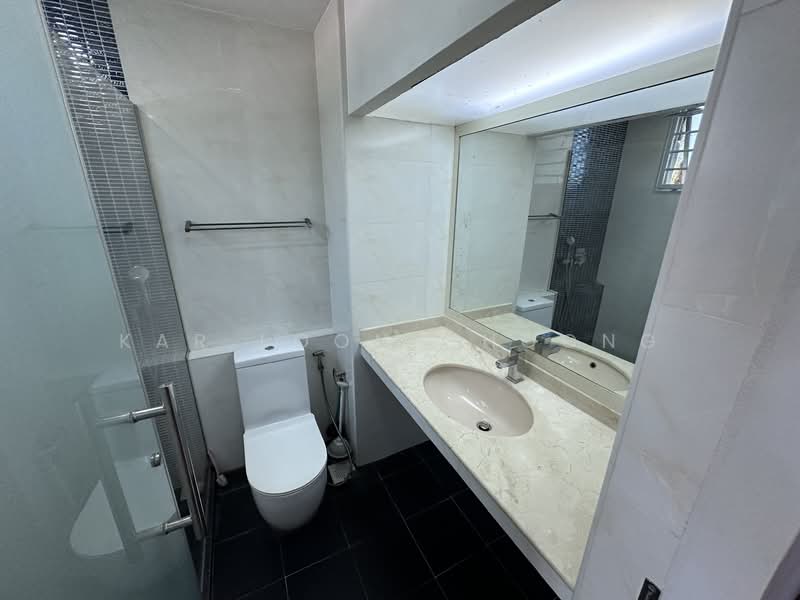 Avila Gardens, 11 Flora Road, 3 Bedrooms, 1,303 sqft, Condominium For Rent, by Kar Loon Choong, 500142555 - Bathroom - PropertyGuru.com.sg