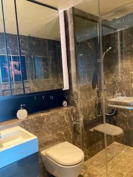 Principal Garden, 97 Prince Charles Crescent, 2 Bedrooms, 807 sqft, Condominium For Sale, by Lyn Yong, 500142578 - Bathroom - PropertyGuru.com.sg