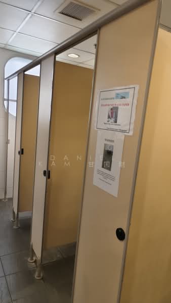Jackson Square, 11 Lorong 3 Toa Payoh, 11,000 sqft, Light Industrial (B1) For Rent, by Daniel Kam 甘囯財, 500142594 - Bathroom - CommercialGuru.com.sg