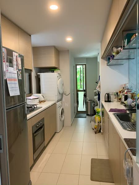Waterfront Gold, 756 Bedok Reservoir Road, 4 Bedrooms, 1,378 sqft, Condominium For Sale, by Jose Loh Zhenhao, 500142597 - Kitchen - PropertyGuru.com.sg