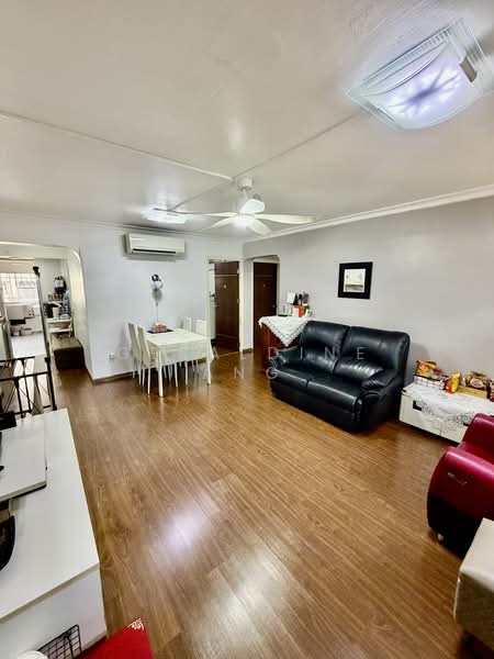 426 Ang Mo Kio Avenue 3, 426 Ang Mo Kio Avenue 3, 3 Bedrooms, 990 sqft, HDB Flat For Sale, by Geraldine Ang, 500142624 - Living Room - PropertyGuru.com.sg
