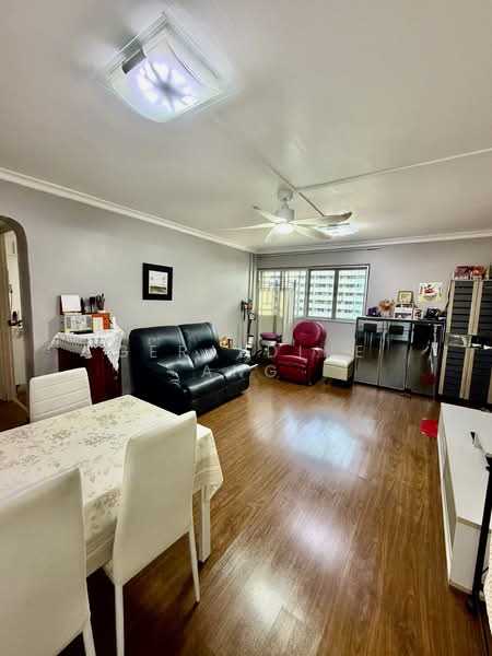 426 Ang Mo Kio Avenue 3, 426 Ang Mo Kio Avenue 3, 3 Bedrooms, 990 sqft, HDB Flat For Sale, by Geraldine Ang, 500142624 - Living Room - PropertyGuru.com.sg