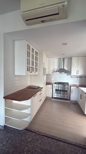 Avila Gardens, 19 Flora Road, Room Rental, 80 sqft, Condominium For Rent, by Daryl Wong, 500142632 - Kitchen - PropertyGuru.com.sg