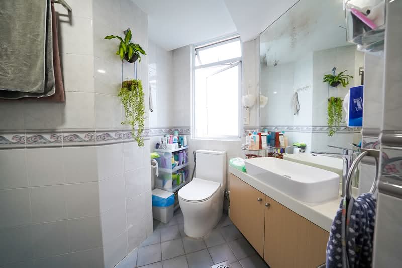 Leedon 2, 2 Leedon Road, 3 Bedrooms, 1,119 sqft, Condominium For Rent, by Jack Goh, 500142638 - Bathroom - PropertyGuru.com.sg