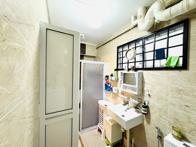 457 Pasir Ris Drive 4, 457 Pasir Ris Drive 4, 4 Bedrooms, 1,528 sqft, HDB Flat For Sale, by Lee Hui Jun (Joy), 500142651 - Common Bathroom - PropertyGuru.com.sg
