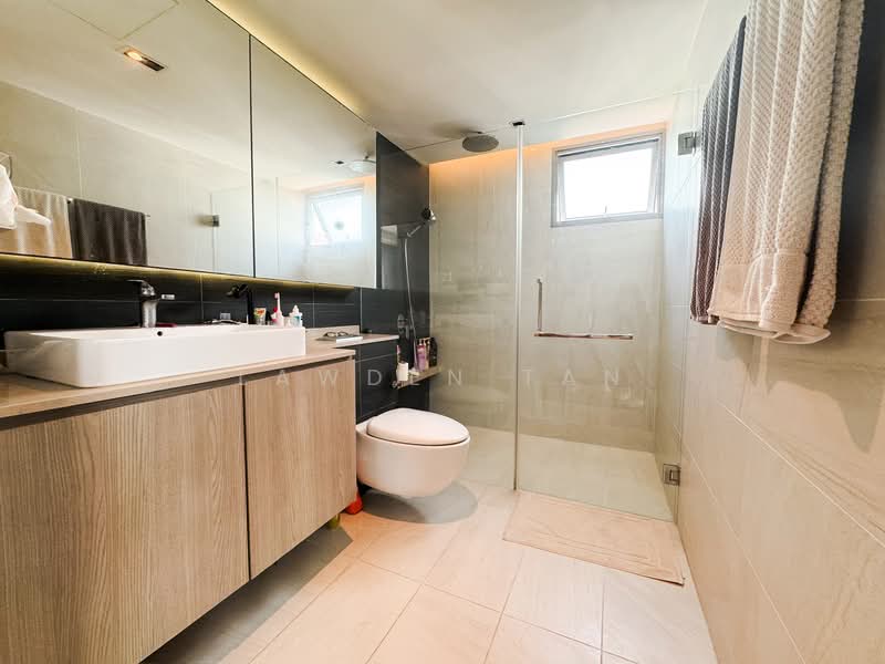 A Treasure Trove, 66 Punggol Walk, 4 Bedrooms, 1,335 sqft, Condominium For Sale, by Lawden Tan, 500142653 - Bathroom - PropertyGuru.com.sg