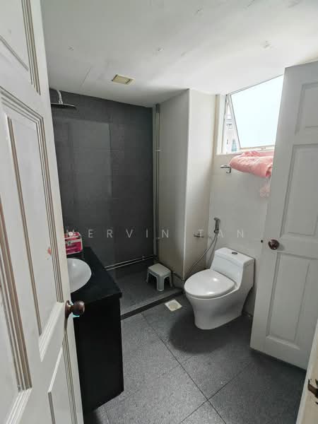 Elias Green, , 3 Bedrooms, 1,550 sqft, Condominium For Rent, by Mervin Tan, 500142659 - Jack & Jill Bathroom - PropertyGuru.com.sg