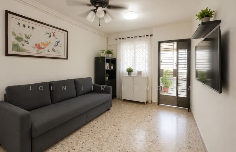 405 Ang Mo Kio Avenue 10, 405 Ang Mo Kio Avenue 10, 2 Bedrooms, 721 sqft, HDB Flat For Sale, by John Lim Hong Kai, 500142666 - Living Room - PropertyGuru.com.sg