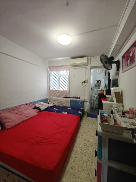 405 Ang Mo Kio Avenue 10, 405 Ang Mo Kio Avenue 10, 2 Bedrooms, 721 sqft, HDB Flat For Sale, by John Lim Hong Kai, 500142666 - Bedroom - PropertyGuru.com.sg