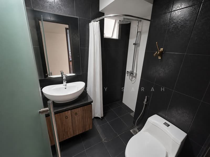 Castle Green, 481 Yio Chu Kang Road, 2 Bedrooms, 1,302 sqft, Condominium For Sale, by Kimberly Sarah, 500142675 - Bathroom - PropertyGuru.com.sg