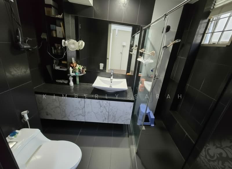 Castle Green, 481 Yio Chu Kang Road, 2 Bedrooms, 1,302 sqft, Condominium For Sale, by Kimberly Sarah, 500142675 - Bathroom - PropertyGuru.com.sg