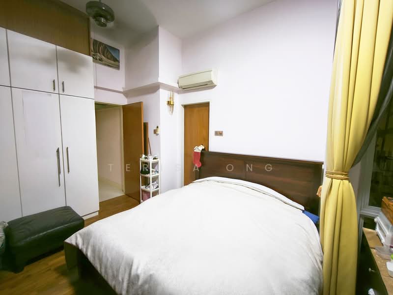 CHEAP & LARGE 999 Yrs Condo 10 Mins CBD, , 3 Bedrooms, 1,410 sqft, Condominium For Sale, by Terisa Ong, 500142683 - Master Bedroom - PropertyGuru.com.sg