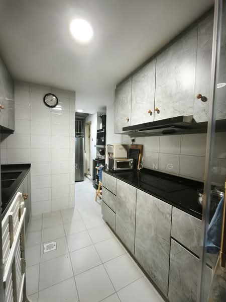 CHEAP & LARGE 999 Yrs Condo 10 Mins CBD, , 3 Bedrooms, 1,410 sqft, Condominium For Sale, by Terisa Ong, 500142683 - Kitchen & Yard - PropertyGuru.com.sg