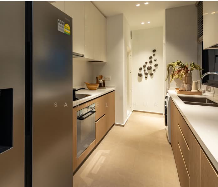 D5 cheap 2 bed, freehold, , 1 Bedroom, 743 sqft, Condominium For Sale, by Samuel Phua, 500142685 - Kitchen - PropertyGuru.com.sg
