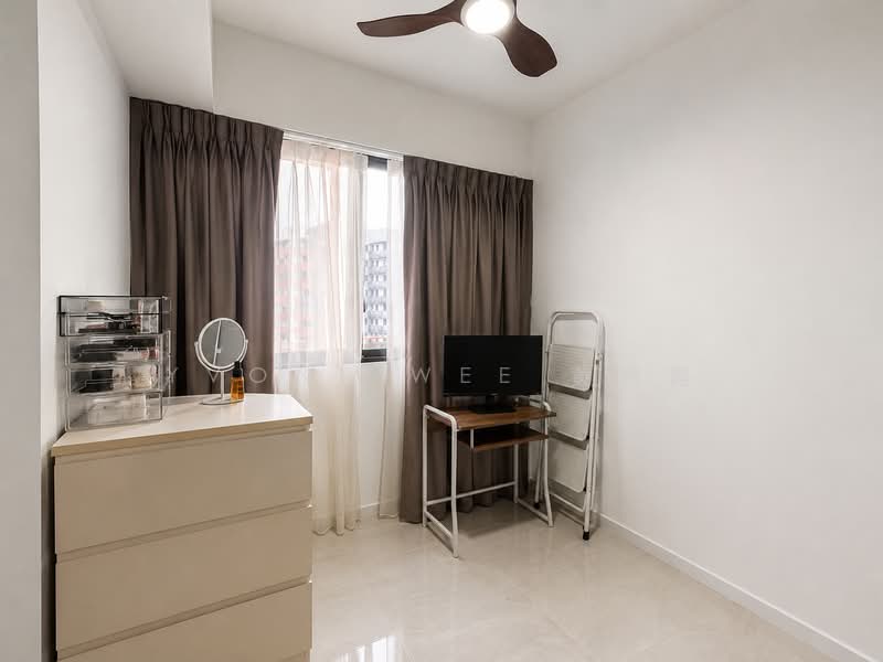Riverfront Residences, 47 Hougang Avenue 7, 2 Bedrooms, 721 sqft, Condominium For Sale, by Yvone Wee 黄惠霞, 500142693 - Bedroom - PropertyGuru.com.sg