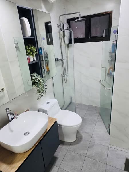 339A Sembawang Close, 339A Sembawang Close, 4 Bedrooms, 1,227 sqft, HDB Flat For Sale, by Latha Kannan, 500142738 - Bathroom - PropertyGuru.com.sg