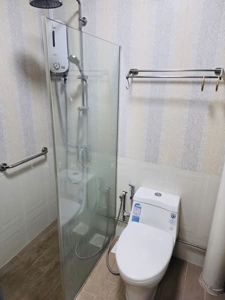339A Sembawang Close, 339A Sembawang Close, 4 Bedrooms, 1,227 sqft, HDB Flat For Sale, by Latha Kannan, 500142738 - Bathroom - PropertyGuru.com.sg