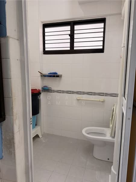 102 Bukit Purmei Road, 102 Bukit Purmei Road, 2 Bedrooms, 786 sqft, HDB Flat For Sale, by Mohamed Ameen, 500142746 - Bathroom - PropertyGuru.com.sg