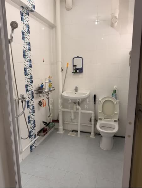 102 Bukit Purmei Road, 102 Bukit Purmei Road, 2 Bedrooms, 786 sqft, HDB Flat For Sale, by Mohamed Ameen, 500142746 - Bathroom - PropertyGuru.com.sg