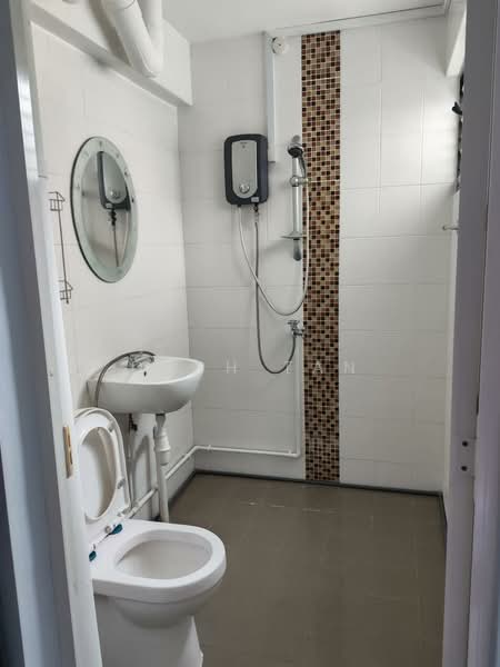 347 Woodlands Avenue 3, 347 Woodlands Avenue 3, 3 Bedrooms, 904 sqft, HDB Flat For Rent, by Dash Tan, 500142751 - Bathroom - PropertyGuru.com.sg