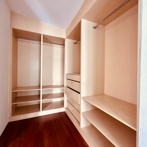 Braddell Heights Estate, Matlock Rise, 5 Bedrooms, 6,500 sqft, Detached House For Rent, by Yen Ng, 500142762 - Bedroom #5 Walk-In Wardrobe - PropertyGuru.com.sg